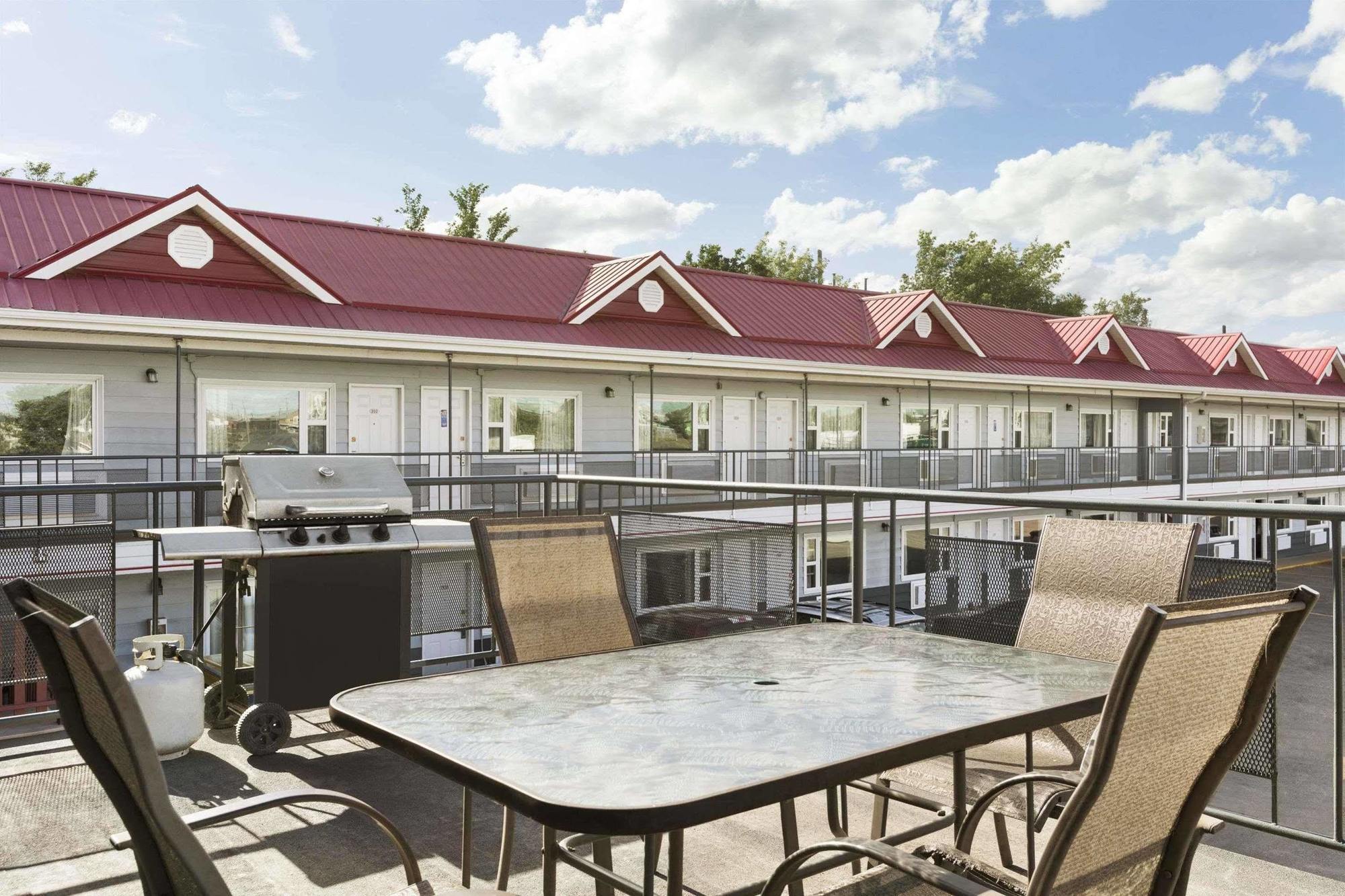 Thriftlodge Саскатун Экстерьер фото